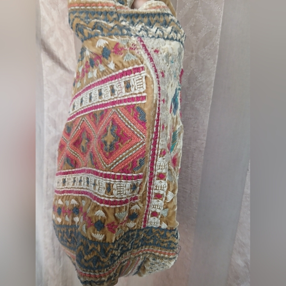 💎 Johnny Was Women's Bag Boho Embroidered Tote Bag in Red, Green & Cream - Picture 11 of 14